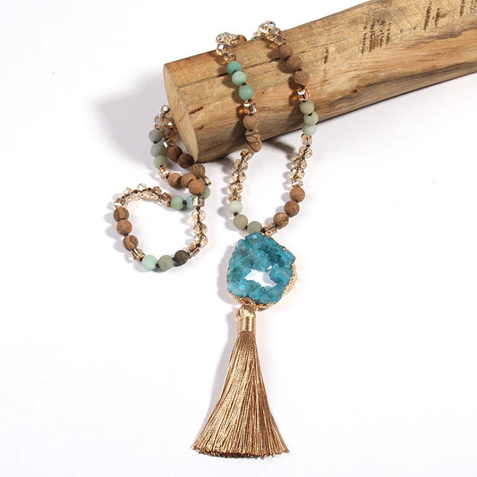 Semi-Precious Stone Face Design Zinc Alloy Pendant Necklace